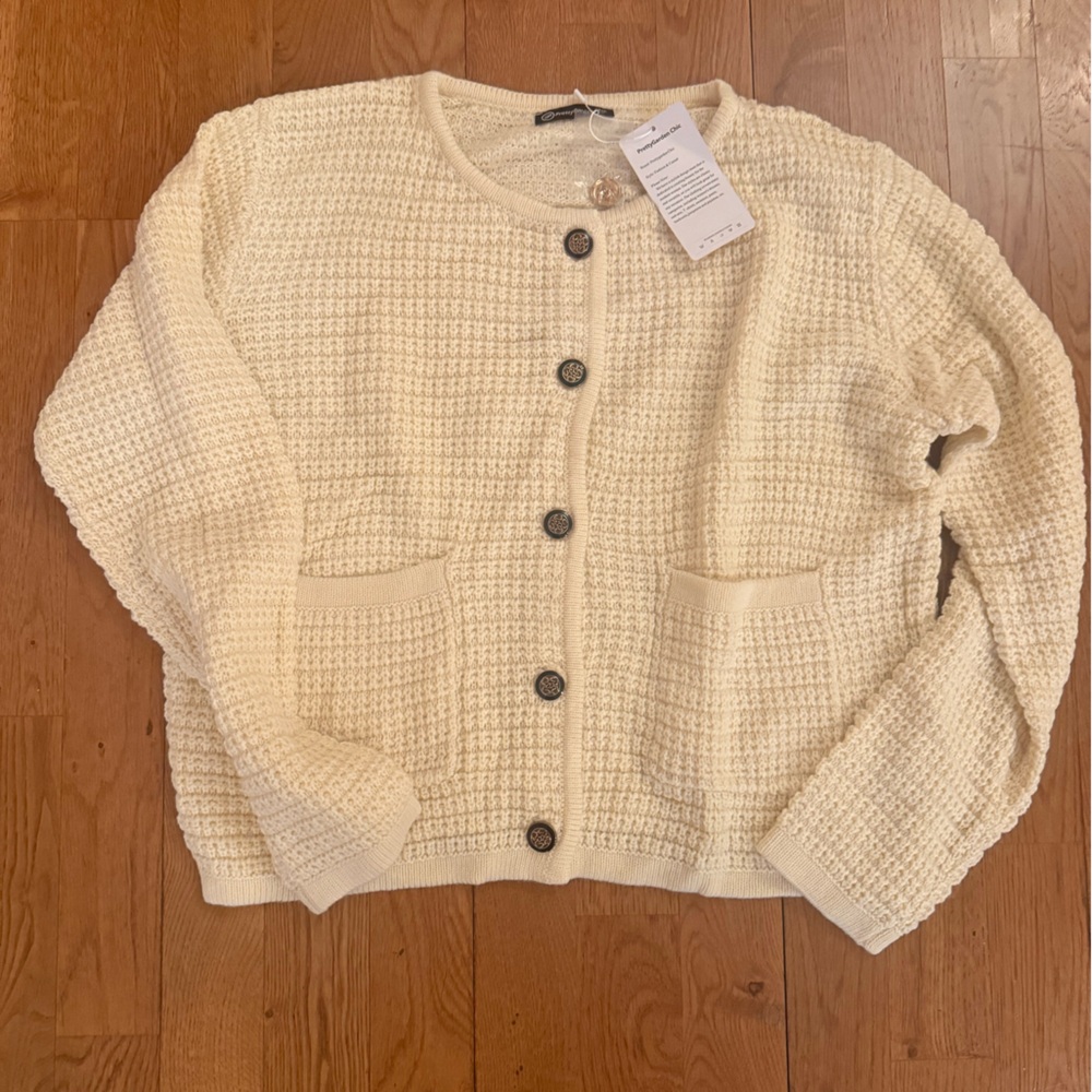 White Cardigan with gold and black buttons -size M